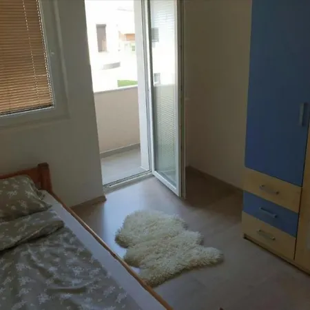 Hotel Ed *